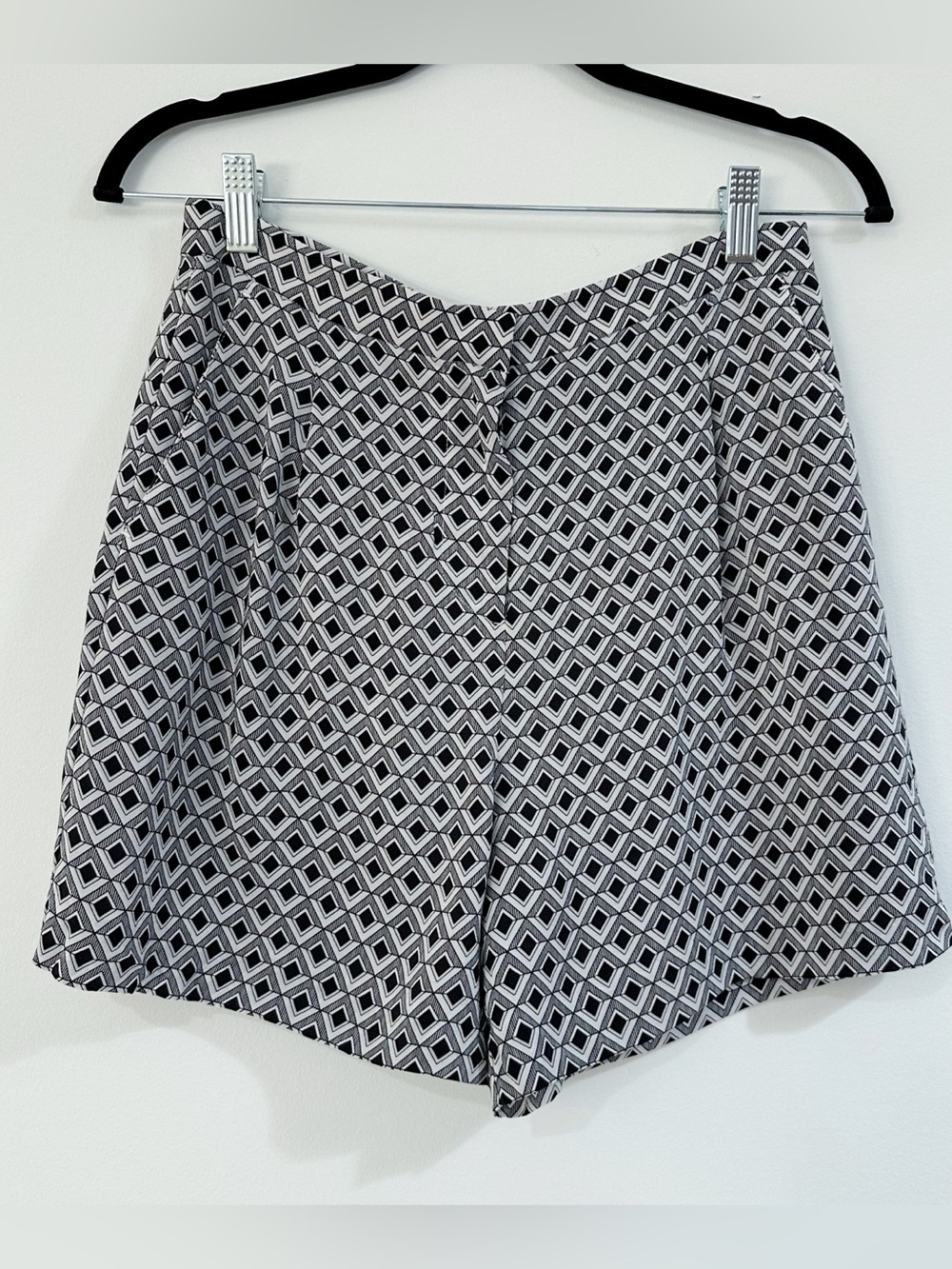 NWT Reiss Geometric Silk Shorts Size 6 - Picture 1 of 7